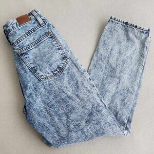 BDG High-Waisted Slim Straight Jean – Acid Wash
